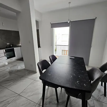 Apartman Modern 2br With Balconies In Center