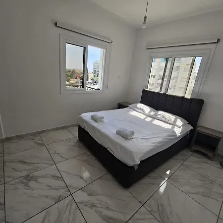 Modern 2br With Balconies In Center Apartment